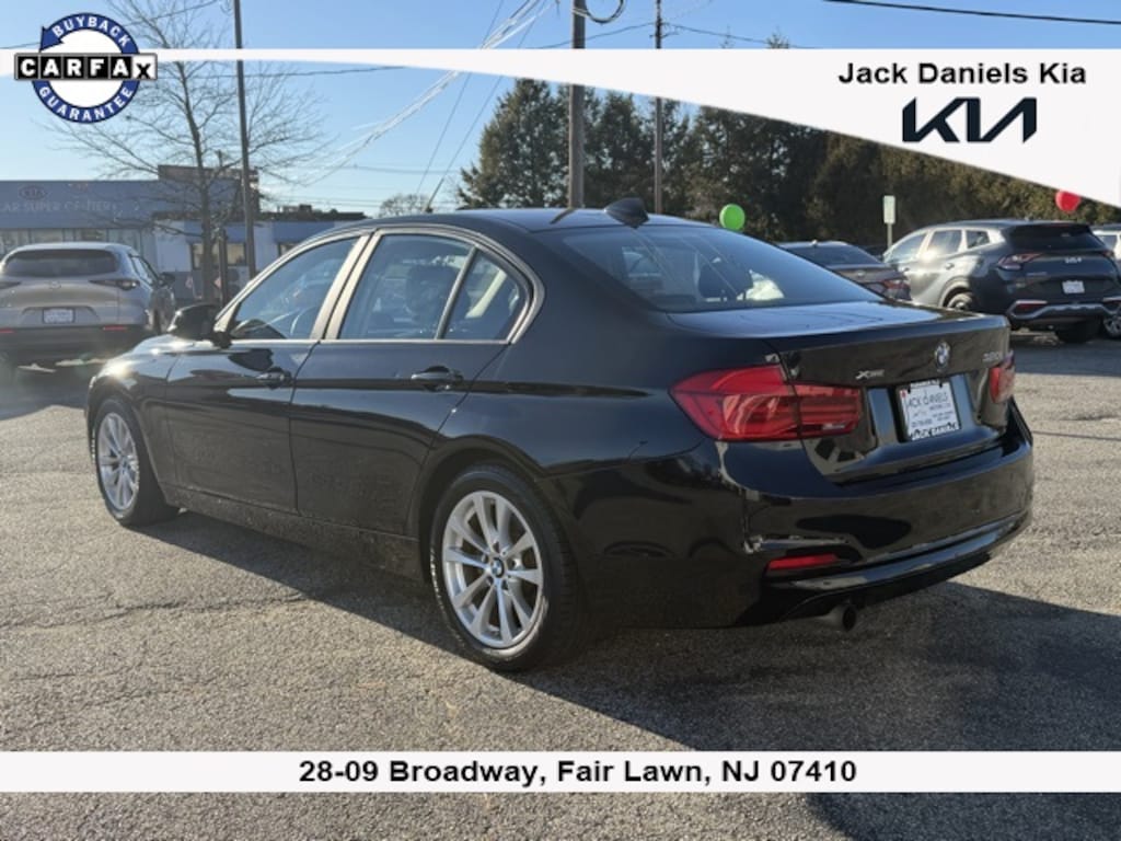 Used 2017 BMW 320i 320i xDrive Sedan