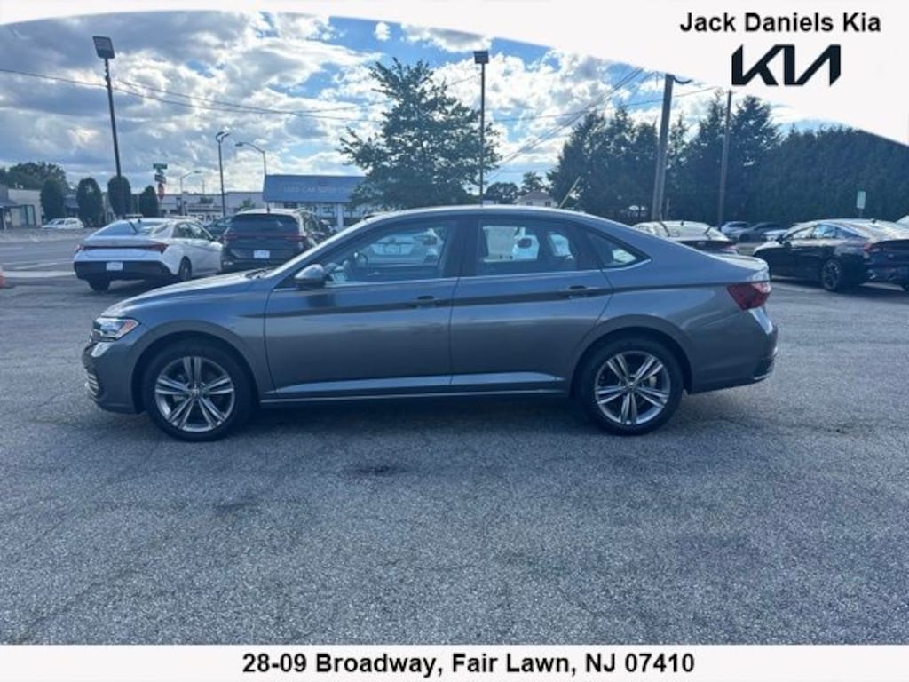 Used 2022 Volkswagen Jetta 1.5T SE Sedan
