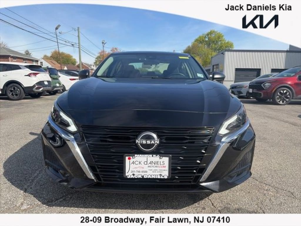 Used 2024 Nissan Altima 2.5 SV Sedan