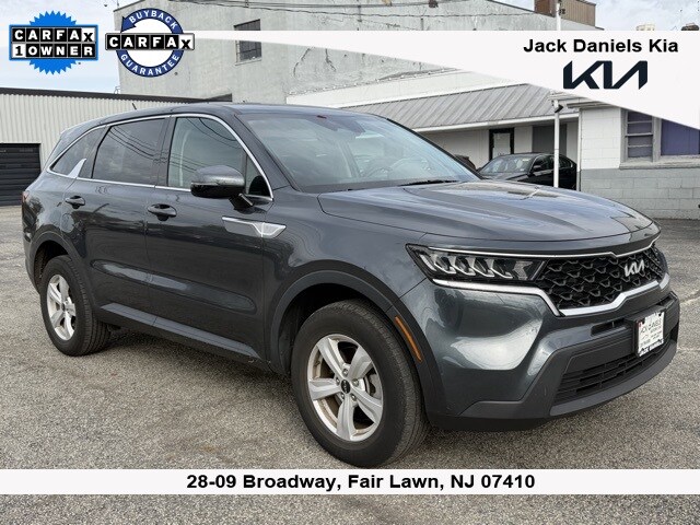 2022 Kia Sorento LX photo 3