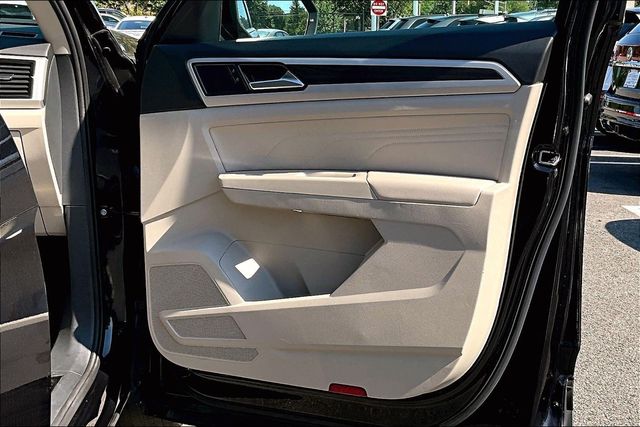 2023 Volkswagen Atlas SE w/Tech - Photo 28