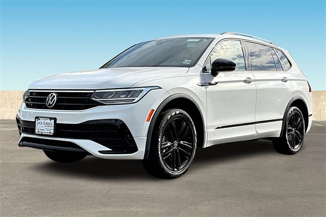 2022 Volkswagen Tiguan SE R-LINE BLACK's photo