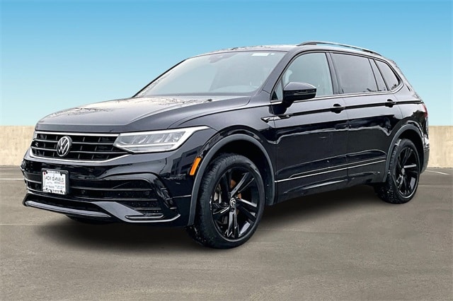2023 Volkswagen Tiguan SE R-LINE BLACK's photo