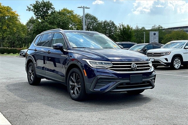 2022 Volkswagen Tiguan SE photo 2