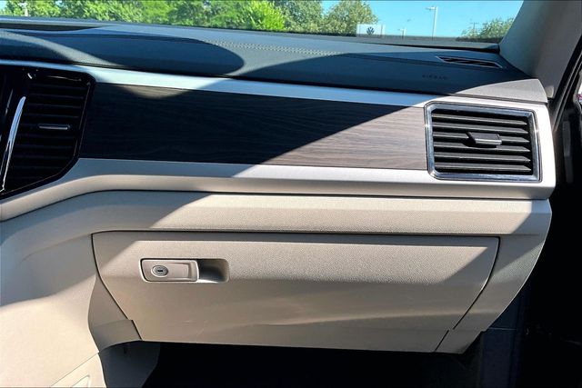 2023 Volkswagen Atlas SE w/Tech - Photo 11
