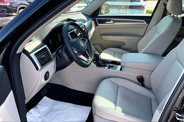 2023 Volkswagen Atlas SE w/Tech - Photo 8