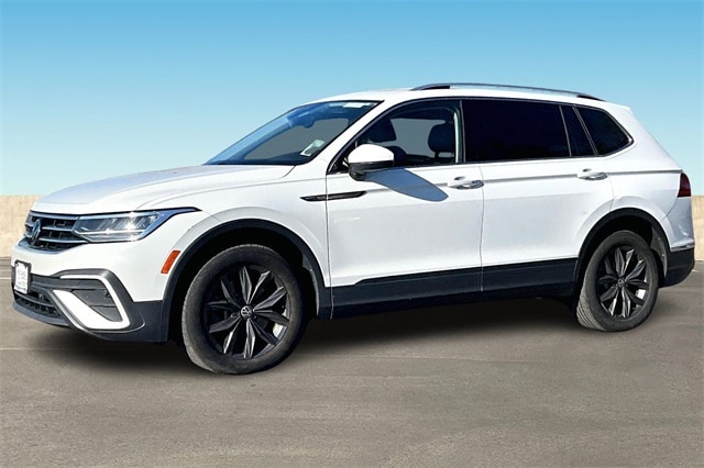 2022 Volkswagen Tiguan SE's photo