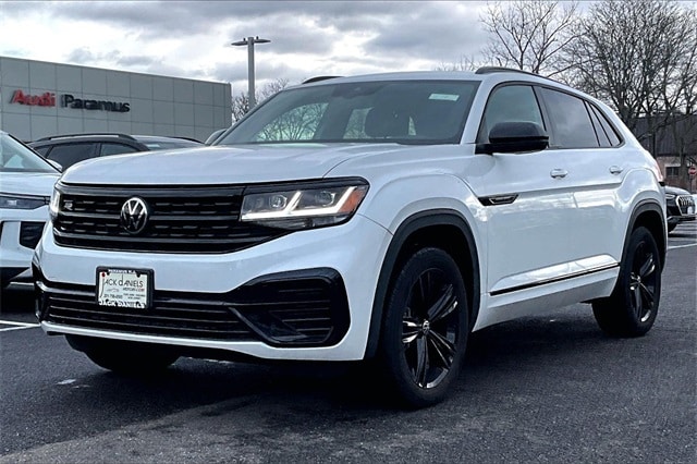 2023 Volkswagen Atlas Cross Sport SEL R-Line Black's photo