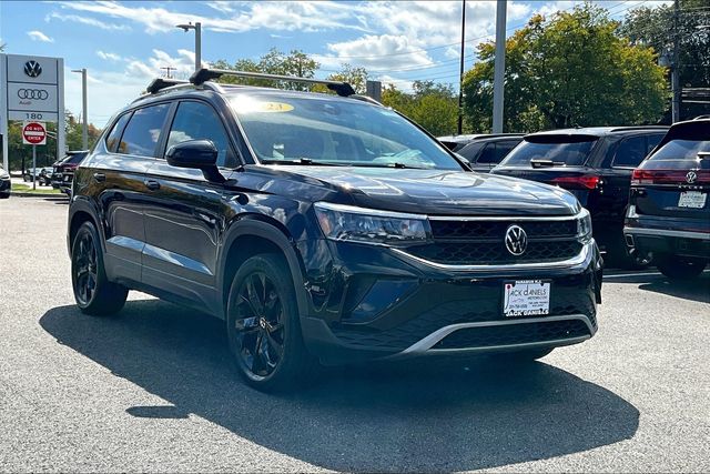 Certified 2022 Volkswagen Taos SE with VIN 3VVPX7B21NM080528 for sale in Paramus, NJ