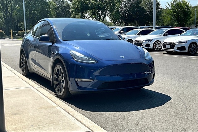 Used 2022 Tesla Model Y Long Range with VIN 7SAYGAEE2NF378311 for sale in Northfield, Minnesota