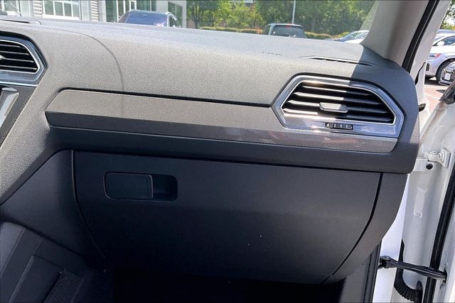 2023 Volkswagen Tiguan SE - Photo 11