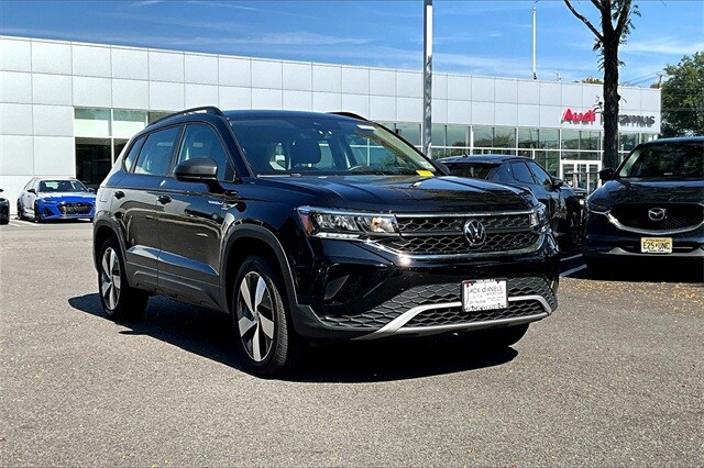 2024 Volkswagen Taos S photo 2