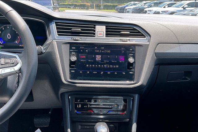 2023 Volkswagen Tiguan SE - Photo 10