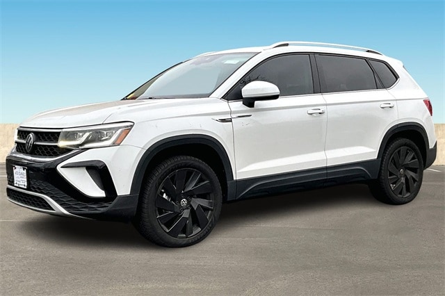 2024 Volkswagen Taos SEL's photo