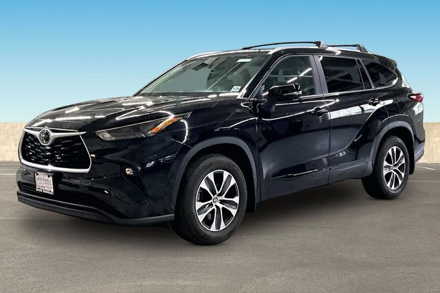 2023 Toyota Highlander XLE AWD's photo