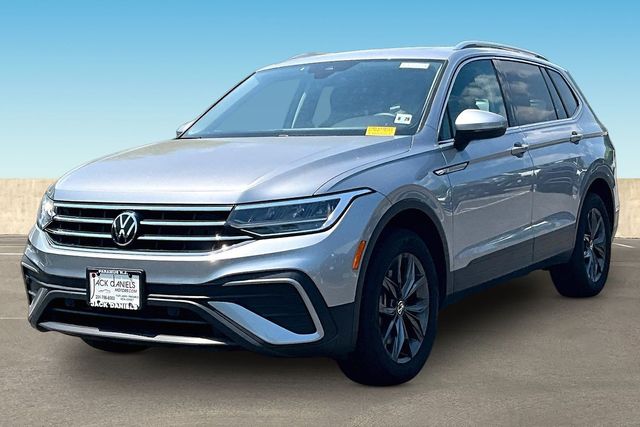2023 Volkswagen Tiguan 2.0T SE 4Motion's photo