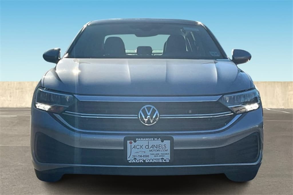 Used 2024 Volkswagen Jetta 1.5T SE Sedan