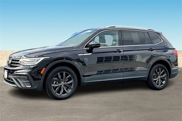 2022 Volkswagen Tiguan SE's photo