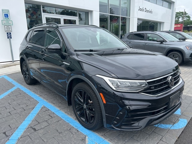 2022 Volkswagen Tiguan SE R-LINE BLACK's photo