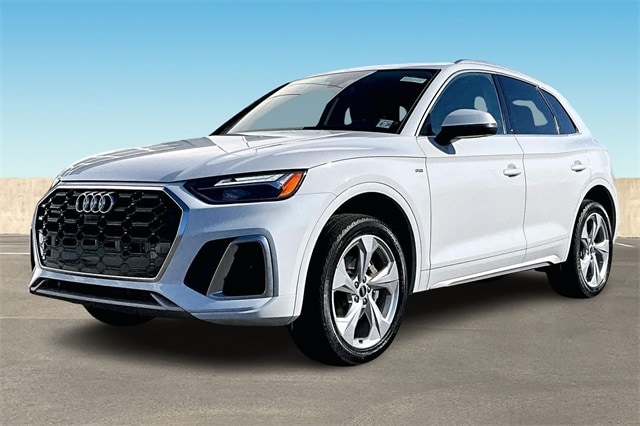 2023 Audi Q5 Premium Plus's photo