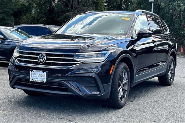 2022 Volkswagen Tiguan SE's photo