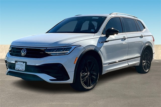 2022 Volkswagen Tiguan SE R-LINE BLACK's photo
