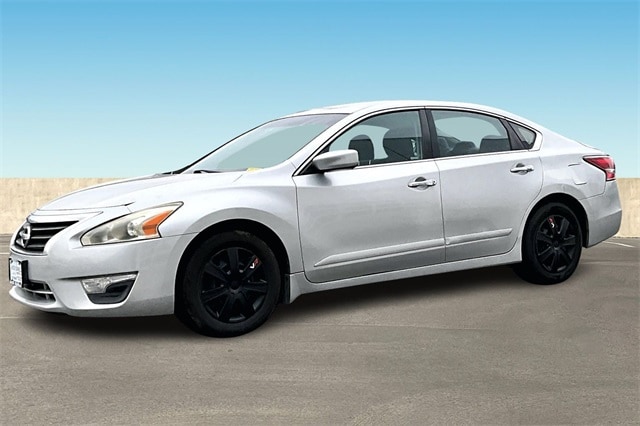 2015 Nissan Altima S's photo