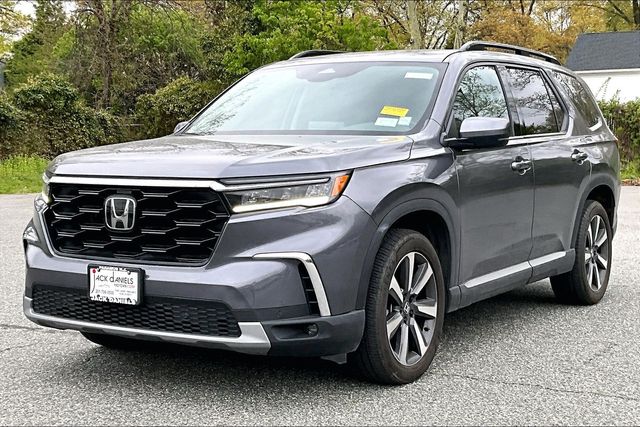 2023 Honda Pilot Touring AWD's photo