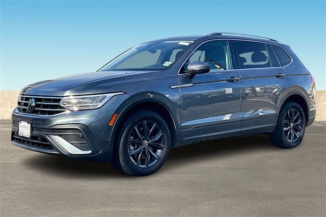 2022 Volkswagen Tiguan SE's photo