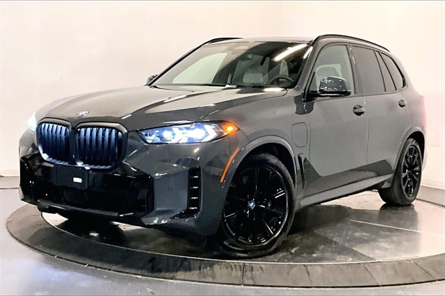 2025 BMW X5 50e's photo
