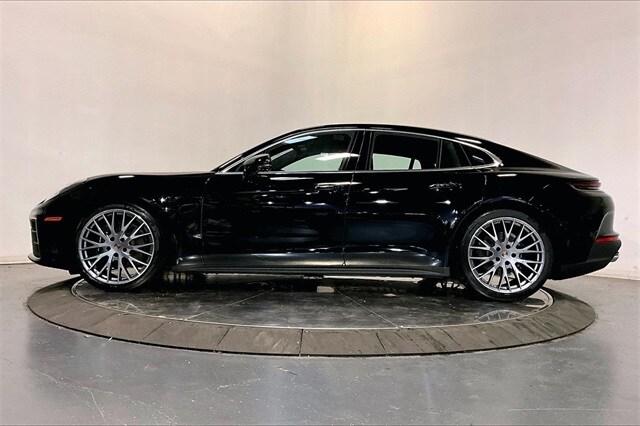 2026 Porsche Panamera 4 photo 2