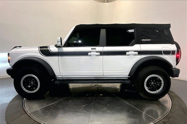 2021 Ford Bronco Outer Banks photo 2