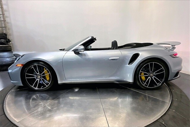 2022 Porsche 911 Turbo S photo 2