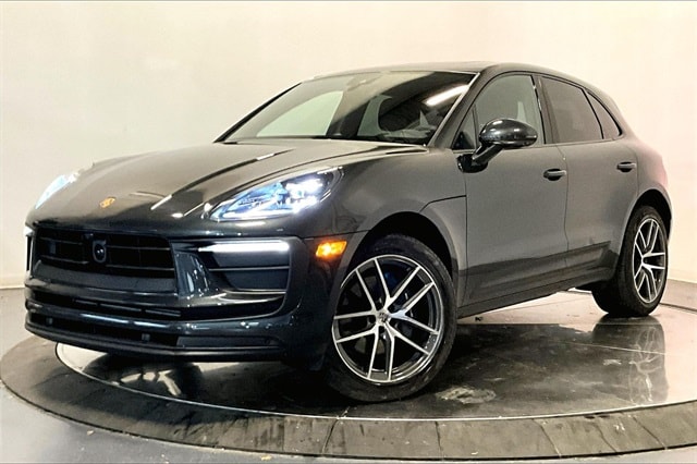 2025 Porsche Macan's photo