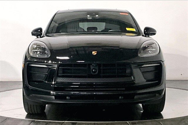 2024 Porsche Macan T photo 3