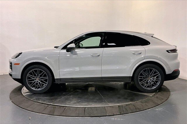 2025 Porsche Cayenne Coupe photo 2