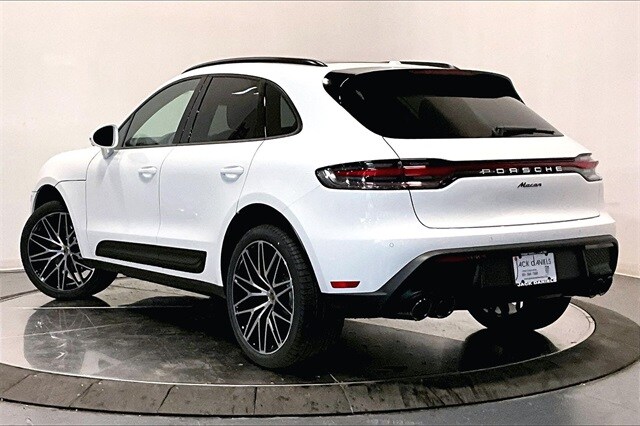 2026 Porsche Macan T photo 3