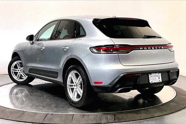 2025 Porsche Macan T photo 3