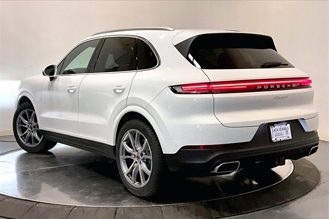 2026 Porsche Cayenne photo 2