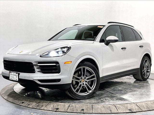 2023 Porsche Cayenne S's photo