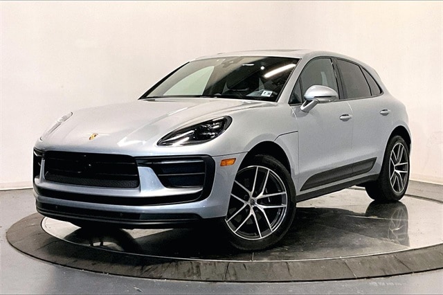 2025 Porsche Macan's photo