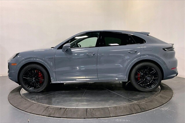 2025 Porsche Cayenne E-Hybrid Coupe Turbo photo 2