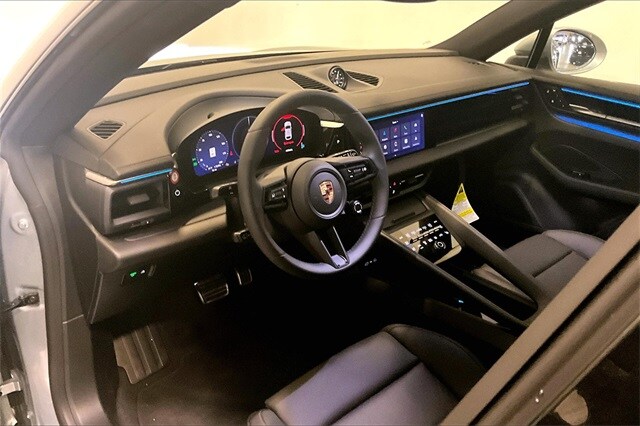 2025 Porsche Macan Electric photo 4