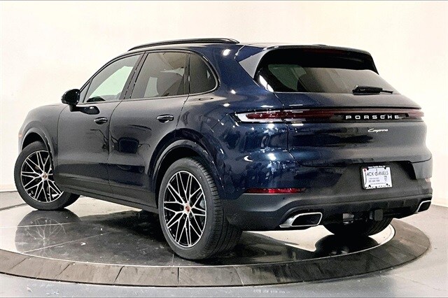 2026 Porsche Cayenne photo 2