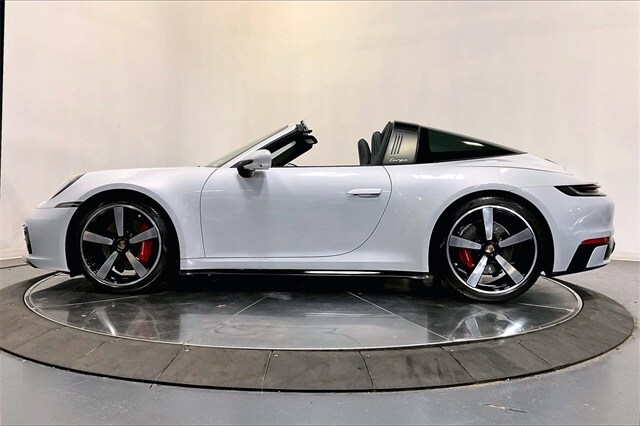 2024 Porsche 911 Targa 4S photo 2