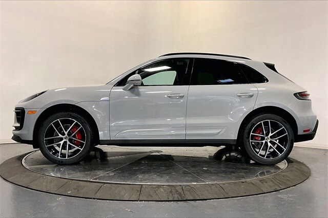 2026 Porsche Macan S photo 2