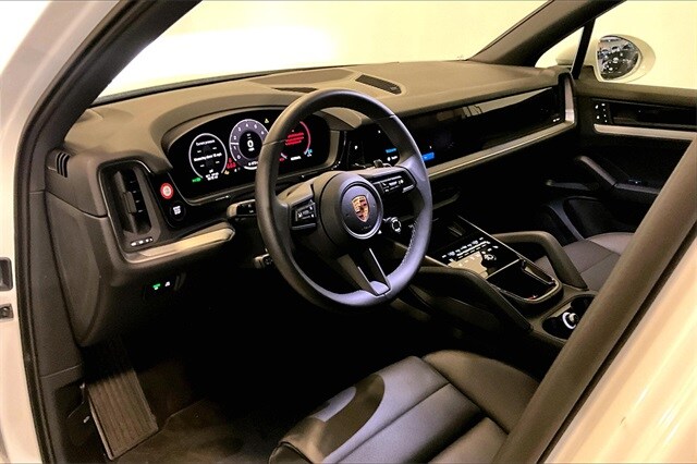 2025 Porsche Cayenne photo 4