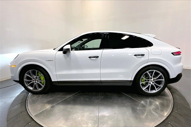2025 Porsche Cayenne E-Hybrid Coupe S photo 2