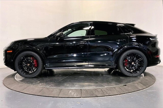 2026 Porsche Cayenne Coupe GTS photo 2