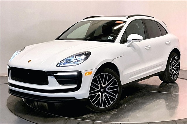 2025 Porsche Macan's photo